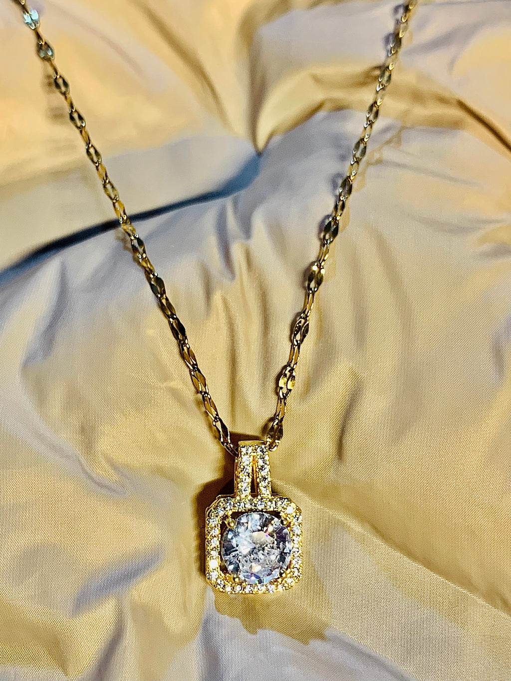 light luxury gold plated exquisite titanium steel necklace