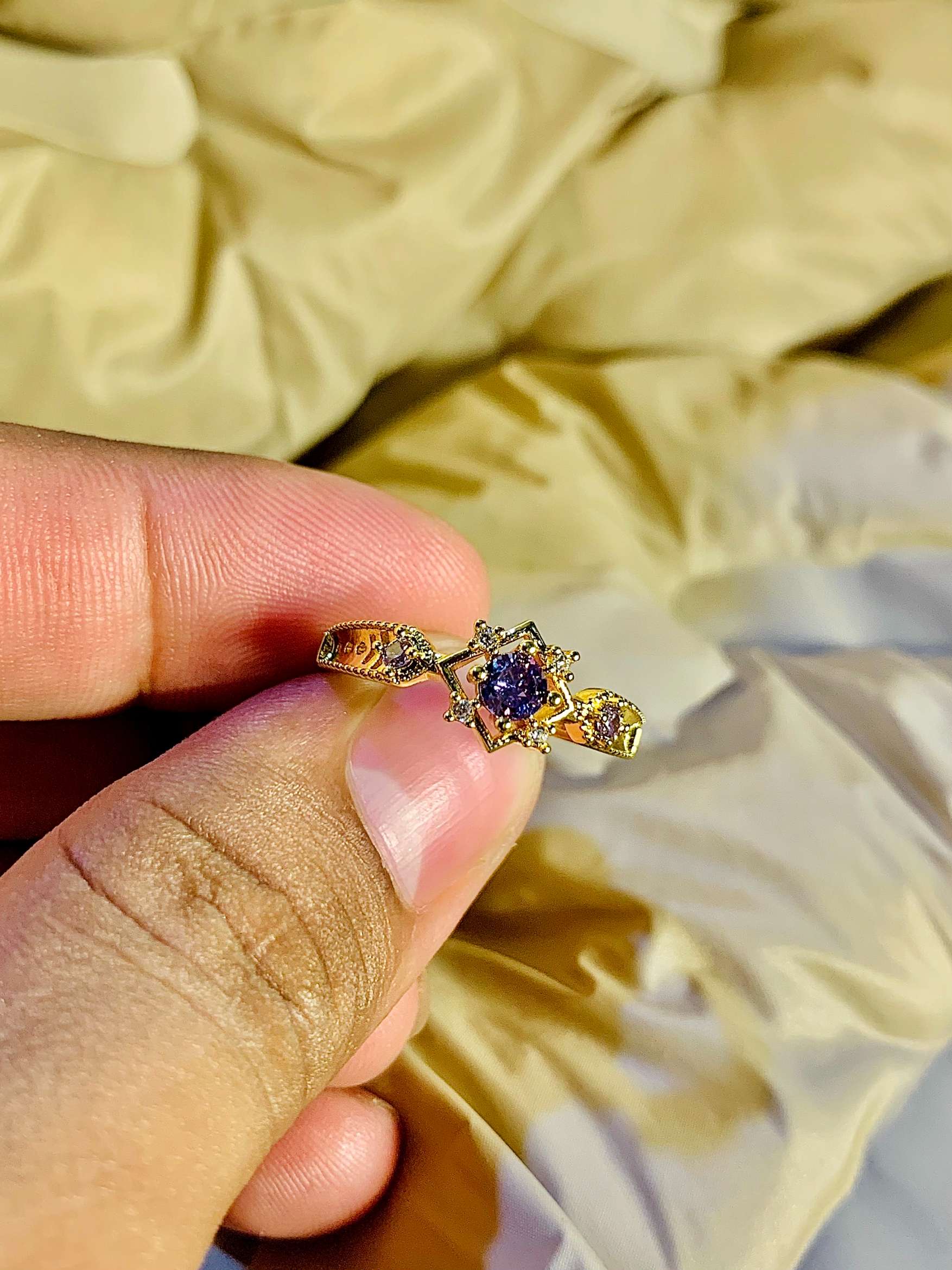 French Style Vintage White Olive Green Zircon Ring