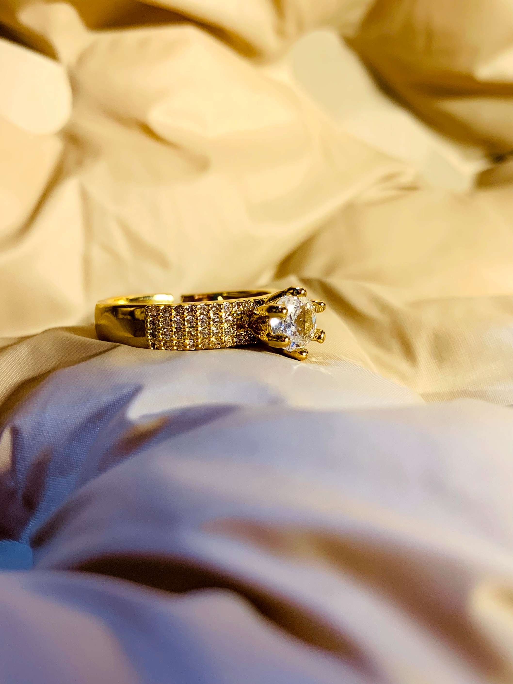 Hot-Selling 18K Gold-Plated Full Diamond Luxury Ring for Women