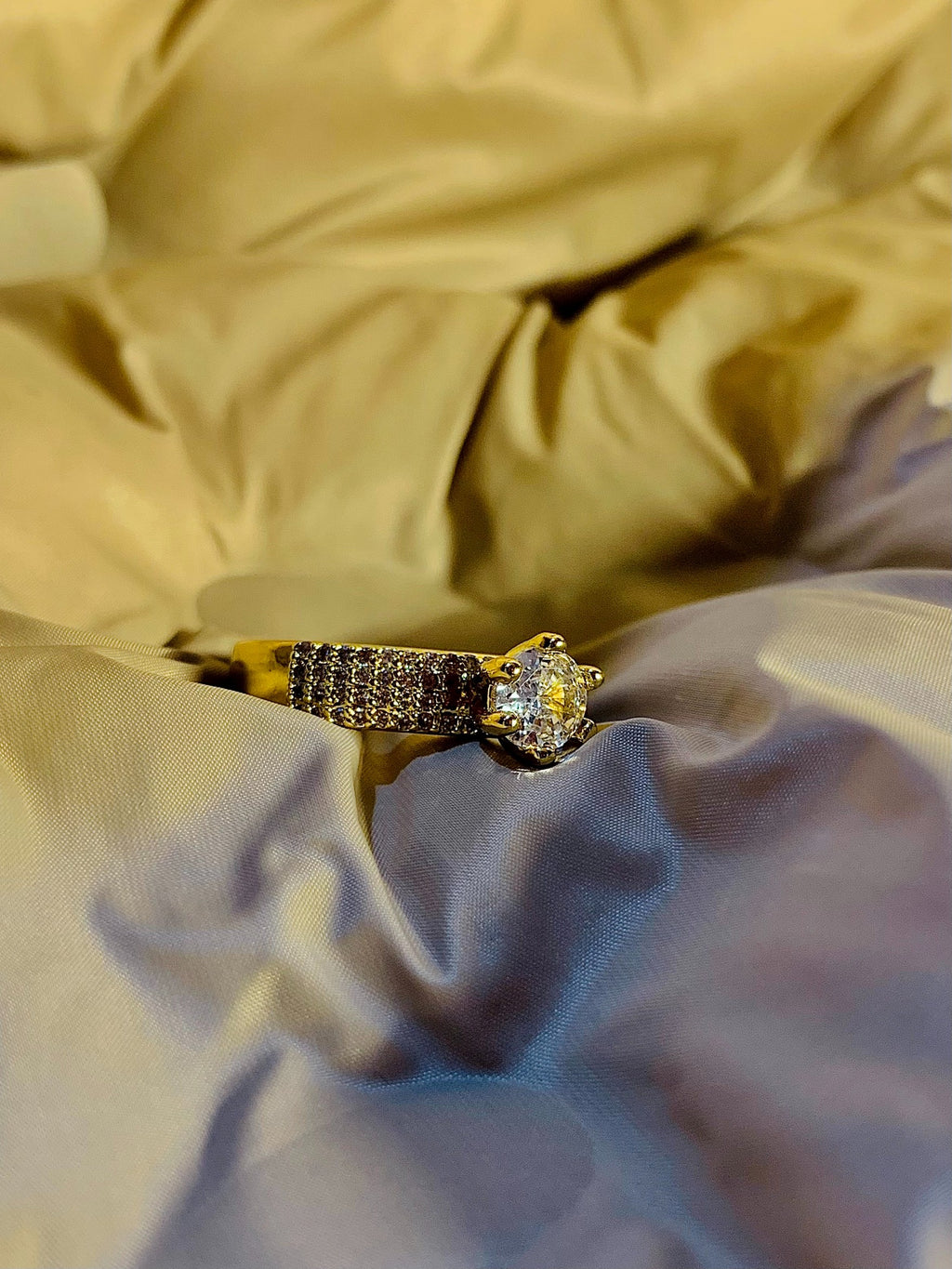 Hot-Selling 18K Gold-Plated Full Diamond Luxury Ring for Women