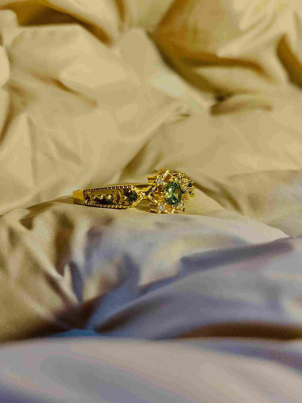 French Style Vintage White Olive Green Zircon Ring