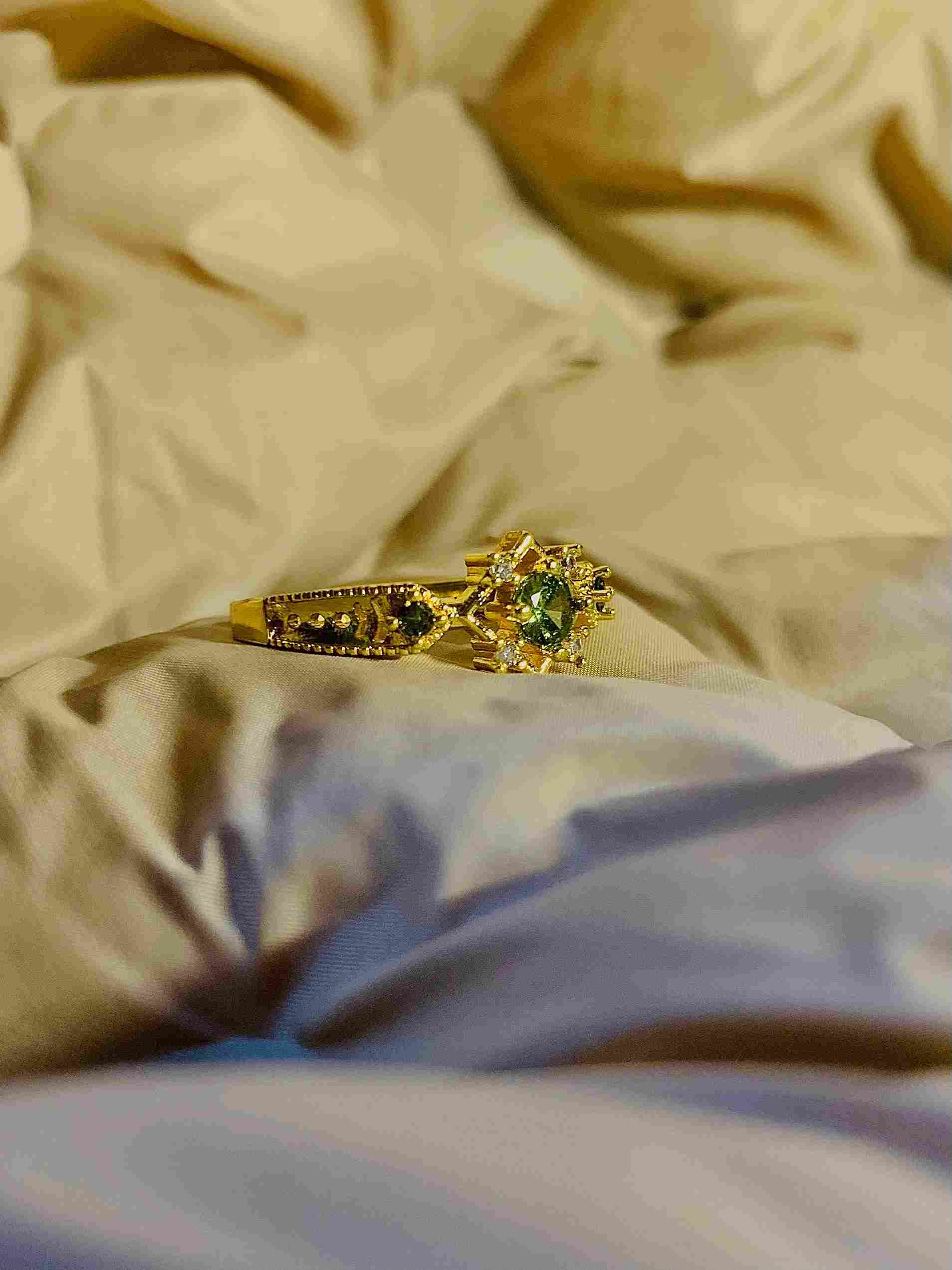 French Style Vintage White Olive Green Zircon Ring