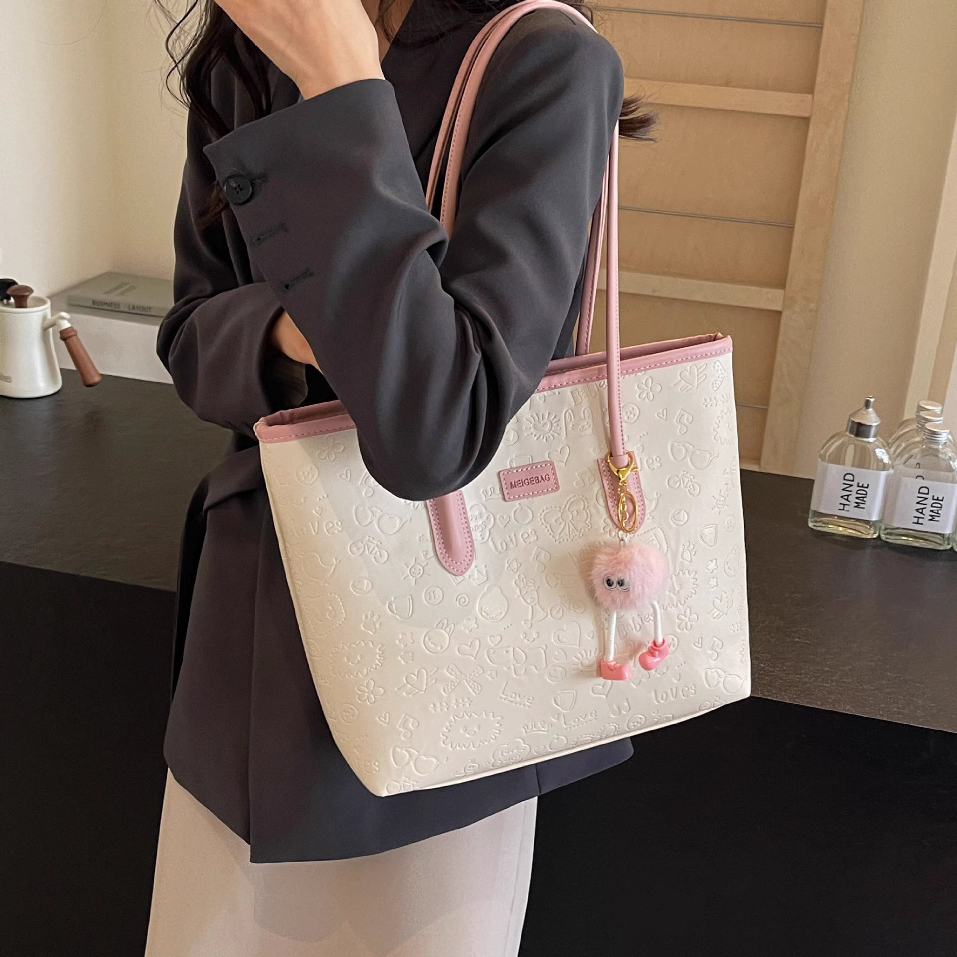 popular large-capacity bag women's 2025 new portable shoulder bag commuter tote bag