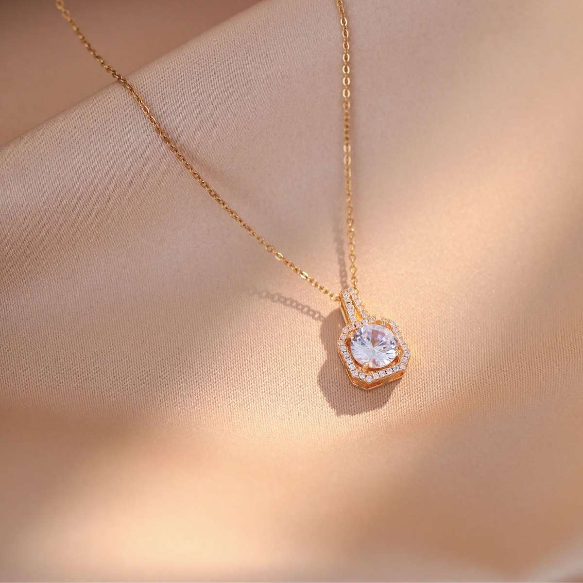 light luxury gold plated exquisite titanium steel necklace