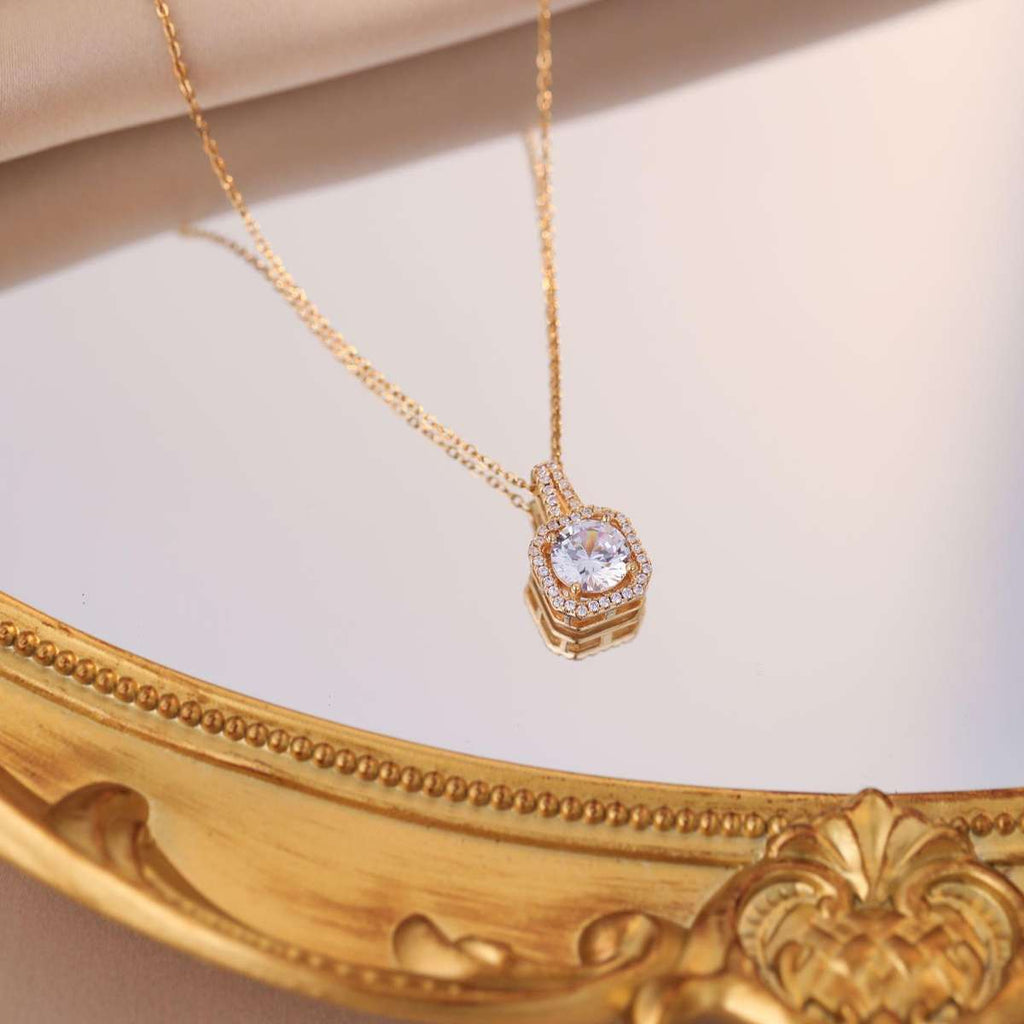 light luxury gold plated exquisite titanium steel necklace